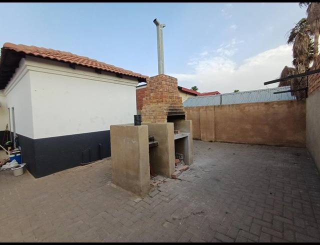 9 BEDROOM HOUSE FOR SALE IN BOOYSENS